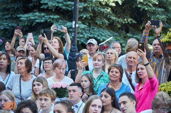 У Кропивницькому випускникам шкіл вручили медалі (ФОТОРЕПОРТАЖ)