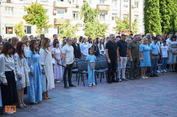 У Кропивницькому випускникам шкіл вручили медалі (ФОТОРЕПОРТАЖ)