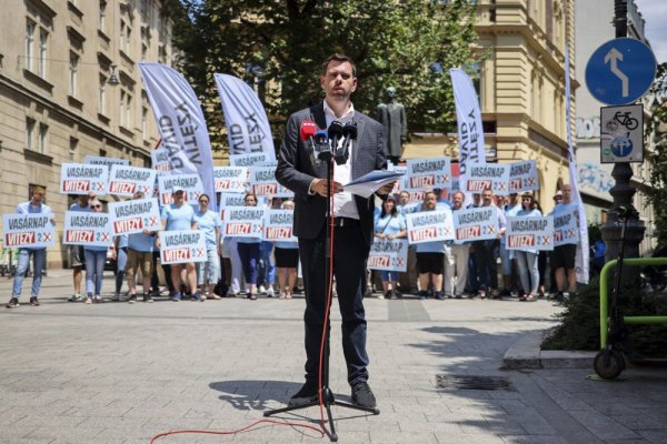 Суперник Орбана зібрав сьогодні на мітингу у Будапешті десятки тисяч симпатиків
