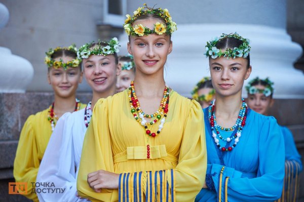 У Кропивницькому випускникам шкіл вручили медалі (ФОТОРЕПОРТАЖ)