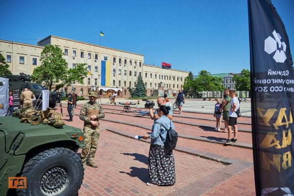 "Сміливі та рішучі – приєднуйся дo нас" у Кропивницькому запрошували долучитися до полку "Рейнджер" (ФОТОРЕПОРТАЖ)