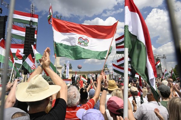 Суперник Орбана зібрав сьогодні на мітингу у Будапешті десятки тисяч симпатиків
                                