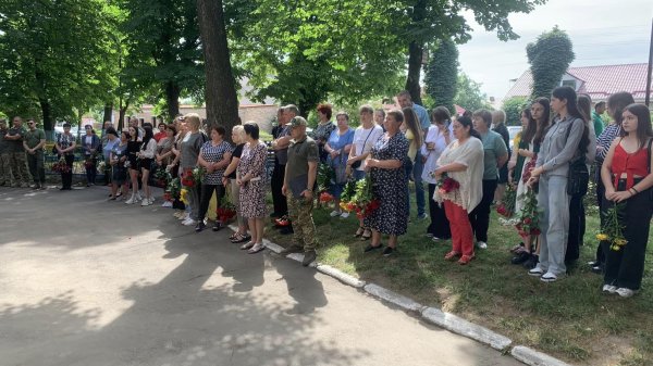 "Стіну пам’яті" на честь загиблих військових відкрили у громаді на Кіровоградщині