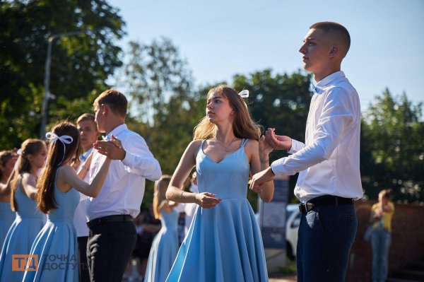 Фестиваль випускних вальсів вперше відбувся в Кропивницькому (ФОТОРЕПОРТАЖ)