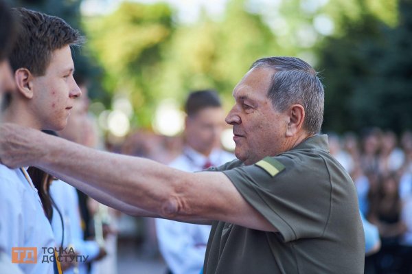 У Кропивницькому випускникам шкіл вручили медалі (ФОТОРЕПОРТАЖ)