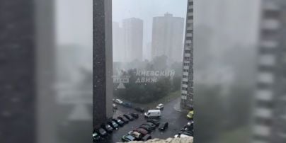 
У Києві розпочалася сильна гроза (відео)
