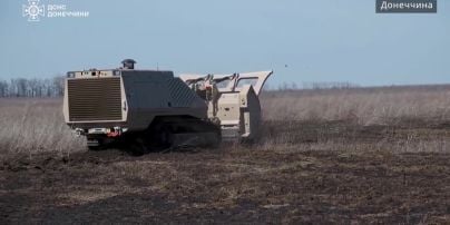 
Алла Мазур показала прототип робота-сапера, якого створив 15-річний школяр із Сумщини
