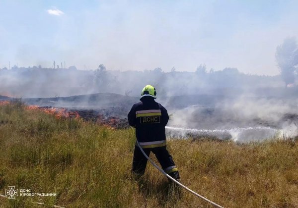 На Кіровоградщині рятувальники за добу 20 разів гасили пожежі на відкритих територіях