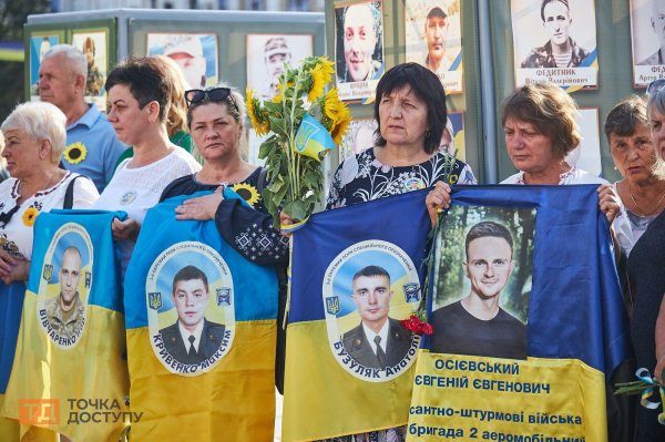 У Кропивницькому відзначили День пам’яті захисників України (ФОТОРЕПОРТАЖ)