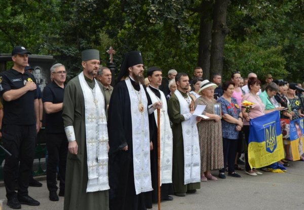 Літії за загиблими військовими відслужили на Алеях слави у Кропивницькому