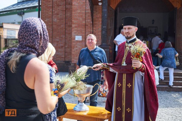 У Кропивницькому відзначили Медовий Спас. Фоторепортаж з храму Рівноапостольного князя Володимиpа