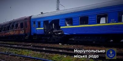 
Цинічно зруйнували, показово "відновили": окупанти відкрили залізничний вокзал в Маріуполі (фото)
