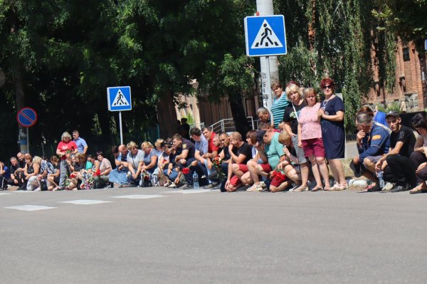 У громаді на Кіровоградщині попрощалися з військовим Романом Трепачовим (ФОТО)