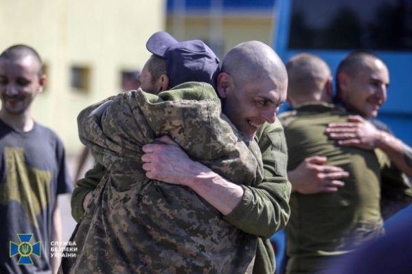 
Обмін полоненими у День Незалежності: з'явилися перші фото і відео
