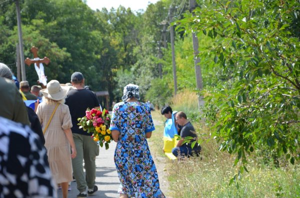 Загинув на Донеччині: у громаді на Кіровоградщині попрощалися з військовим (ФОТО)