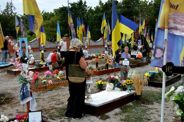 Літії за загиблими військовими відслужили на Алеях слави у Кропивницькому