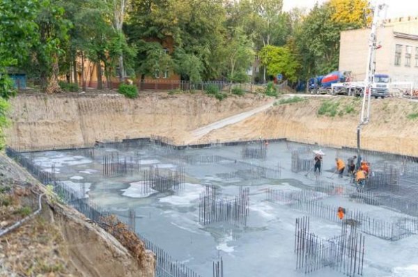 
У Запоріжжі будують підземну школу: з'явилися фото процесу зведення
