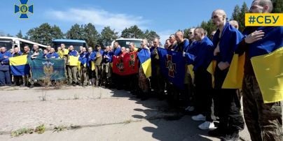 
Обмін полоненими у День Незалежності: з'явилися перші фото і відео
