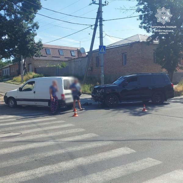 Кропивницький: на перехресті зіткнулися Toyota та Сitroen (ФОТО)