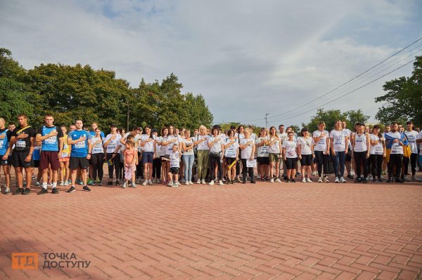 “Шаную воїнів, біжу за Героїв”: у Кропивницькому відбувся забіг у пам'ять про загиблих військових (ФОТОРЕПОРТАЖ)