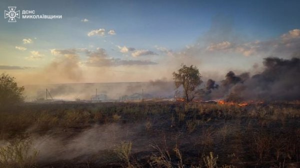 
У Миколаєві спалахнула пожежа: над містом піднімається чорний дим (фото)
