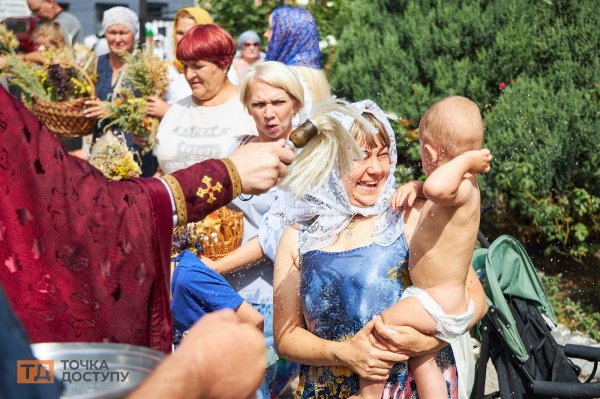 У Кропивницькому відзначили Медовий Спас. Фоторепортаж з храму Рівноапостольного князя Володимиpа