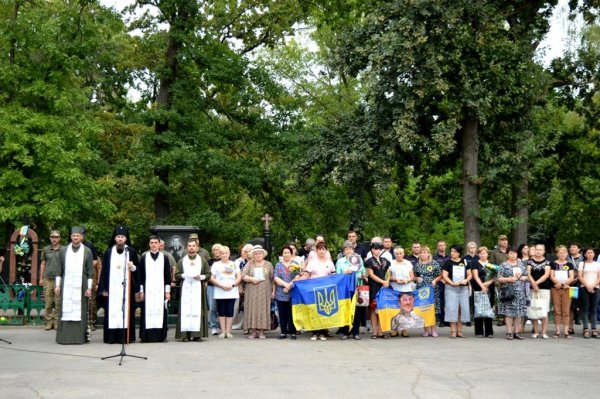 Літії за загиблими військовими відслужили на Алеях слави у Кропивницькому