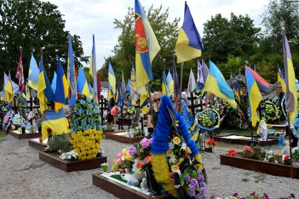 Літії за загиблими військовими відслужили на Алеях слави у Кропивницькому