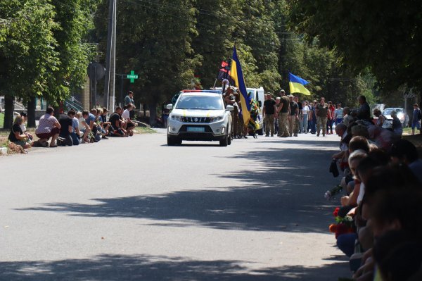 У громаді на Кіровоградщині попрощалися з військовим Романом Трепачовим (ФОТО)