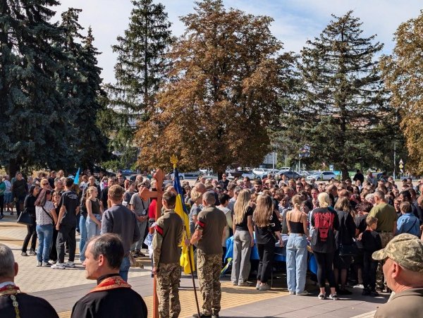 У громаді на Кіровоградщині попрощалися з 24-річним захисником (ФОТО)