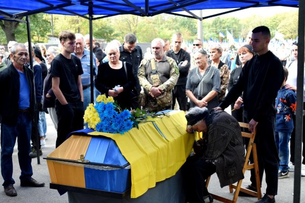 У Кропивницькому попрощалися з військовими Максимом Петріді та Олександром Хижевським