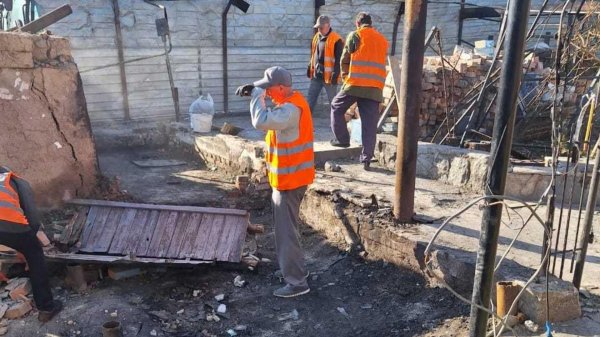 У Кропивницькому другий день розбирають завали будинків після падіння російського дрона