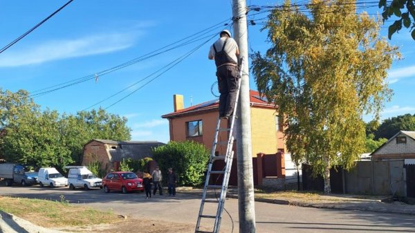 У Кропивницькому другий день розбирають завали будинків після падіння російського дрона