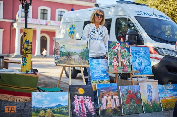 Торт за донат, новий мурал та ярмарок крафтовиків: як Кропивницький святкує День міста