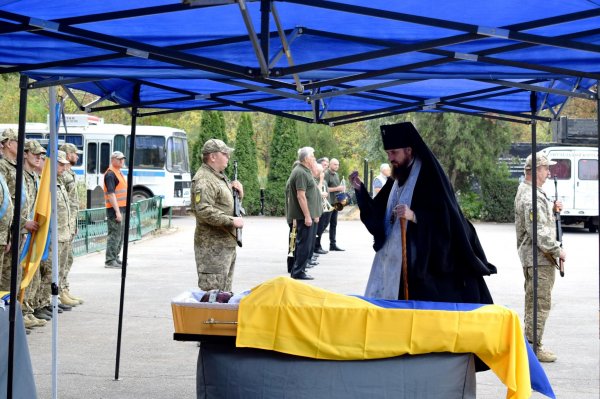 У Кропивницькому попрощалися з військовими Максимом Петріді та Олександром Хижевським