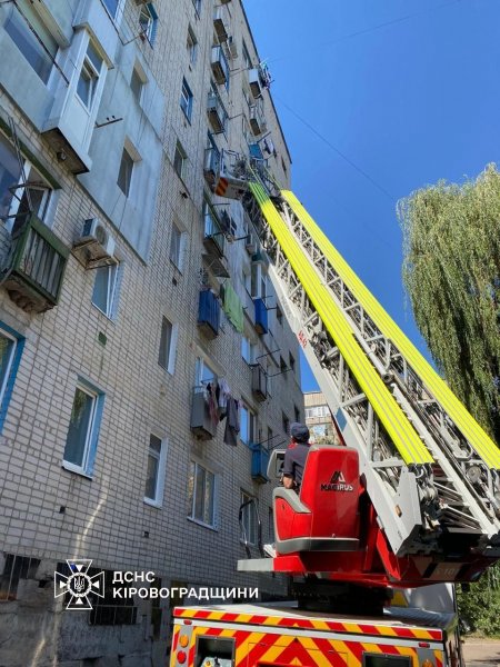 У Кропивницькому врятували дворічну дитину, яка зачинилась у квартирі