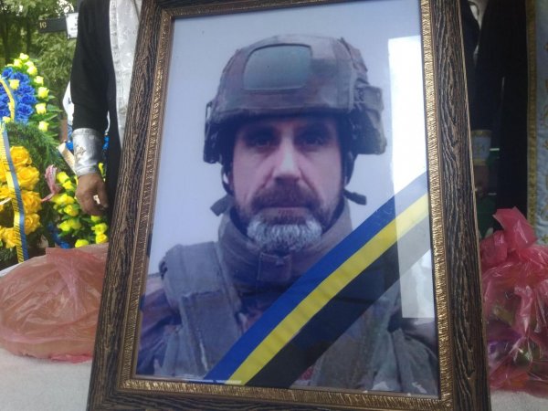 З двома захисниками, які загинули на війні, попрощалися в Кропивницькому (ФОТО)