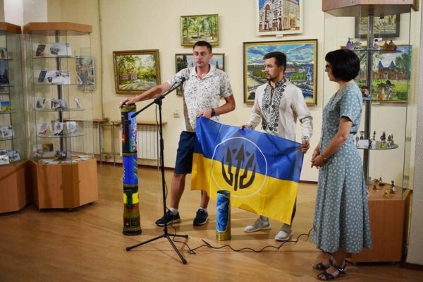 У Кропивницькому Музею мистецтв передали гільзу з зображенням льотчика Степана Чобану