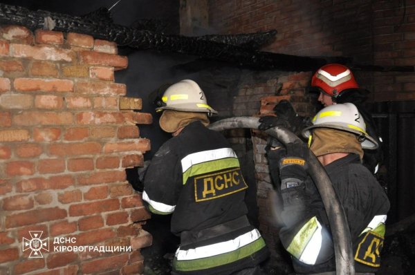 У Кропивницькому горів будинок: рятувальники розповіли подробиці пожежі на Великій Балці