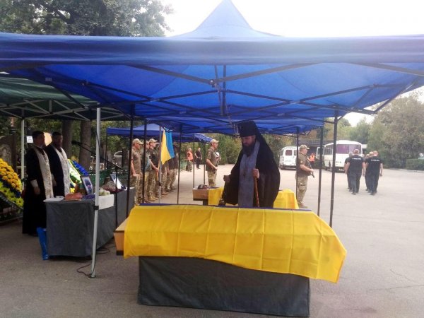 З двома захисниками, які загинули на війні, попрощалися в Кропивницькому (ФОТО)