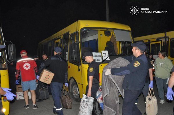 У Кропивницькому зустріли евакуаційний потяг, який прибув із Донеччини (ФОТО)