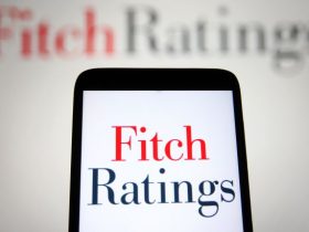 Смартфон з Fitch Ratings