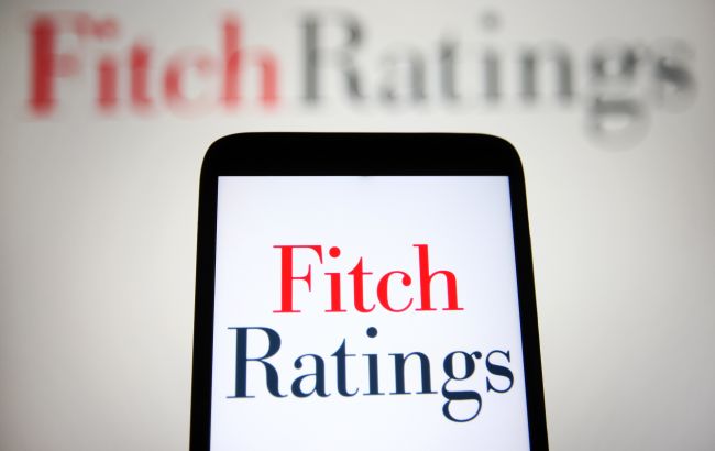 Смартфон з Fitch Ratings