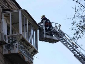 Рятувальник біля балкону