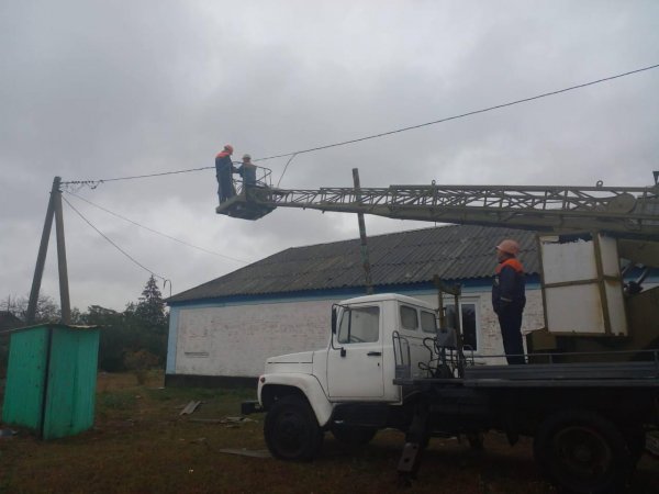 У громаді на Кіровоградщині буревій пошкодив будинки та лінії електропередач (ФОТО)