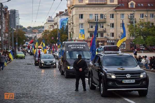 У центрі Кропивницького попрощалися з 27-річним молодшим сержантом Олексієм Назарчуком (ФОТОРЕПОРТАЖ)