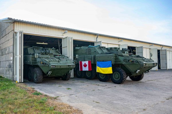 Канада передала Україні бронетранспортери
