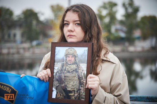 У Кропивницькому відбулася акція на підтримку військовополонених та зниклих безвісти (ФОТОРЕПОРТАЖ)