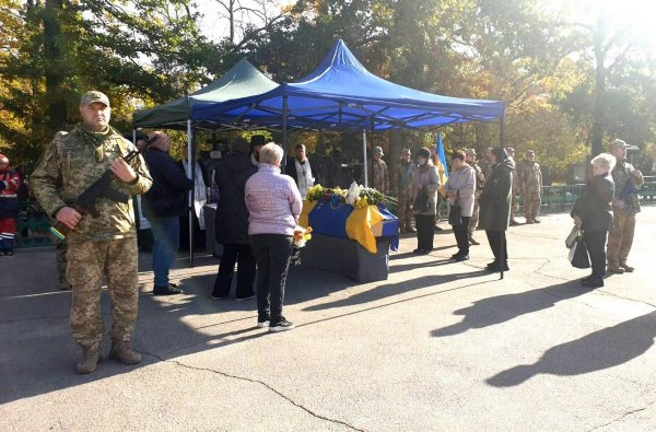 Вважали зниклим безвісти: у Кропивницькому попрощалися із загиблим на війні захисником