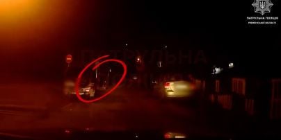 
У Рівному дитина тікала від поліції на викраденому автомобілі (відео)
